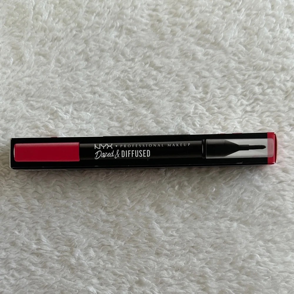 NYX Dazed & Diffused Lipstick - Bold Red